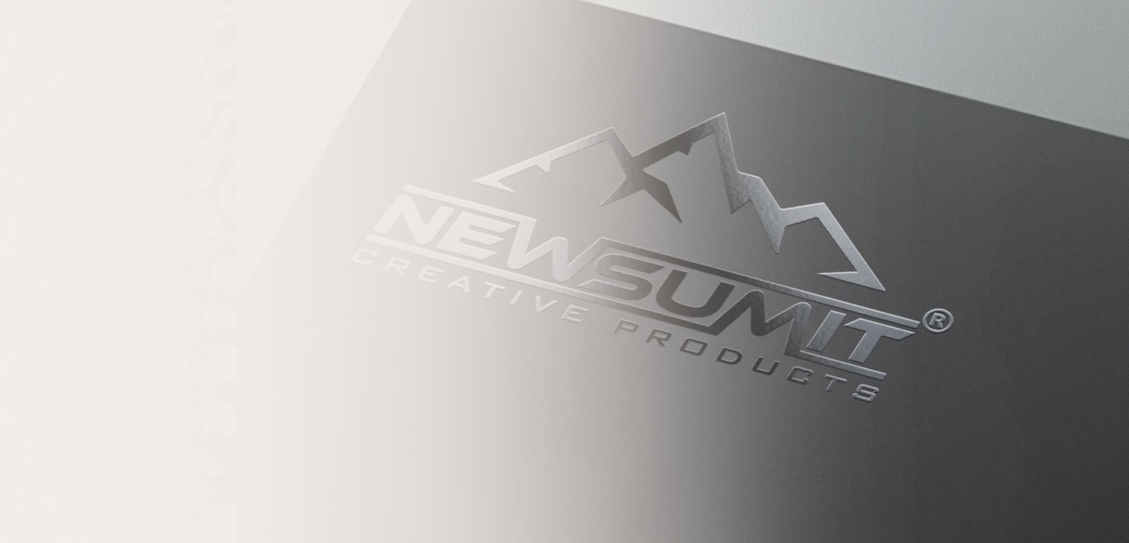 Diseño de logo e imagen corporativa para NEWSUMIT, marca de productos deportivos