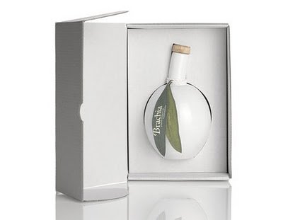 Diseño packaging etiquetas minimalistas envases botellas aceite de oliva ejemplos embalajes y cajas