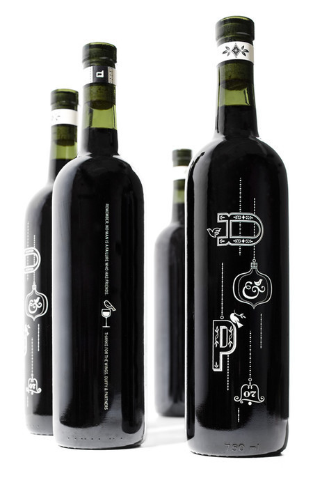 Packaging design of minimalist wine bottle labels and examples of packaging and boxes. Design simple and effective wine labels