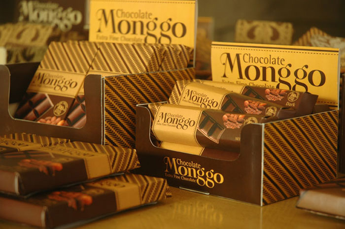 Examples, ideas and inspiration for the design of all kinds of chocolate labels and bottles. Packaging and labeling