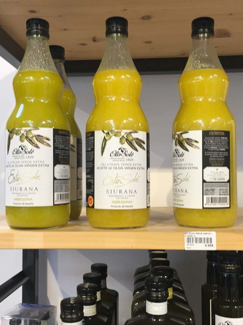 Ideas, ejemplos e inspiración para la creación y diseño de etiquetas de aceite de oliva virgen extra y botellas de aceite de oliva. Packaging, botellas y diseños de etiquetas de aceite de oliva modernas, para la inspiración.