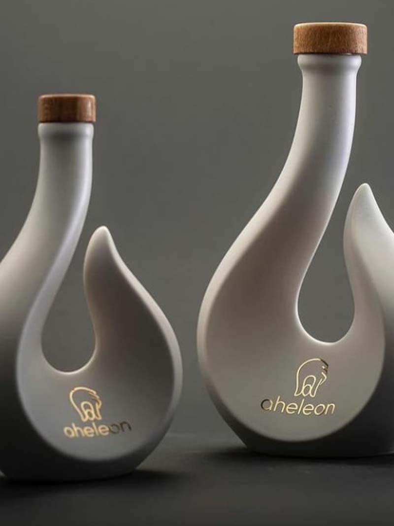 Ideas, examples and inspiration for the creation and design of extra virgin olive oil labels and olive oil bottles. Modern olive oil packaging, bottle and label designs for inspiration. (part 1)