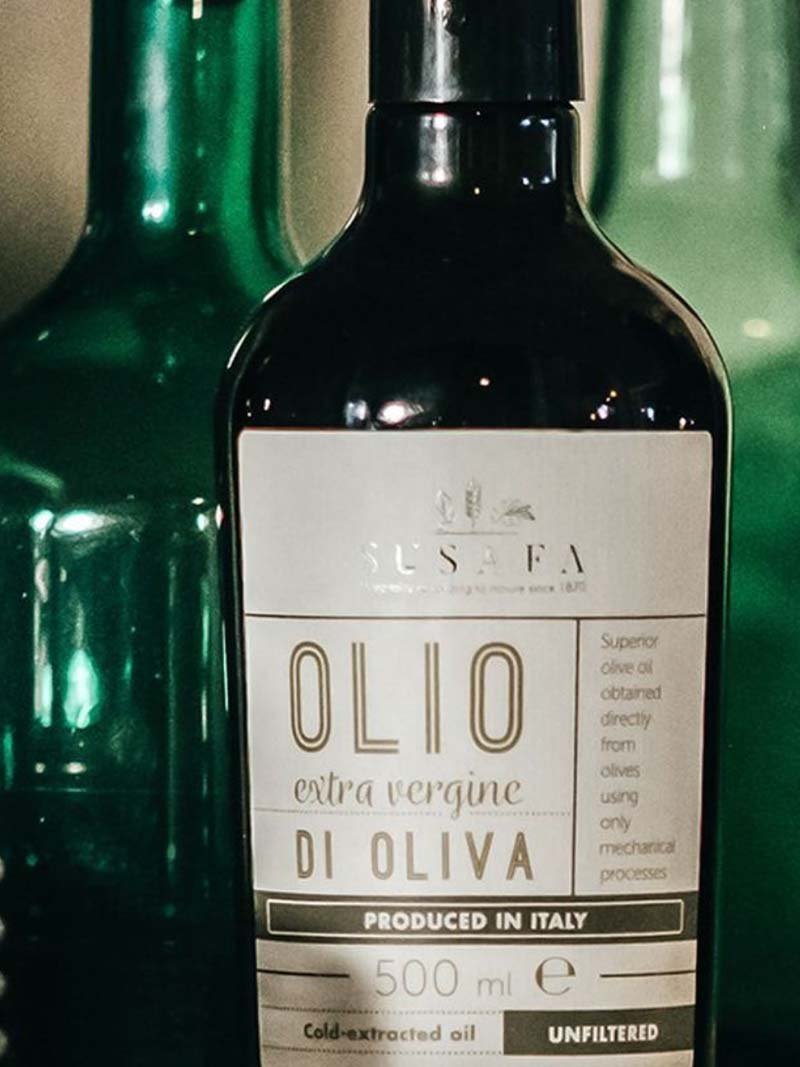 Ideas, ejemplos e inspiración para la creación y diseño de etiquetas de aceite de oliva virgen extra y botellas de aceite de oliva. Packaging, botellas y diseños de etiquetas de aceite de oliva modernas, para la inspiración.