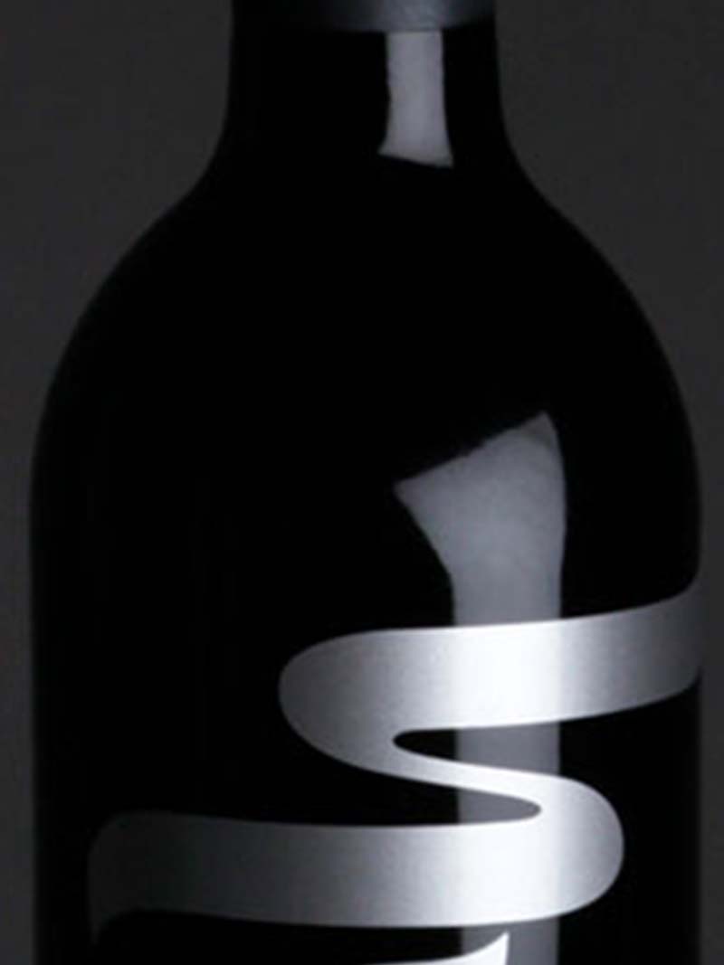 Ideas, ejemplos e inspiración para la creación y diseño de etiquetas de vino y botellas de vino (parte 3). Packaging, botellas y diseños de etiquetas de vino modernas, para la inspiración.