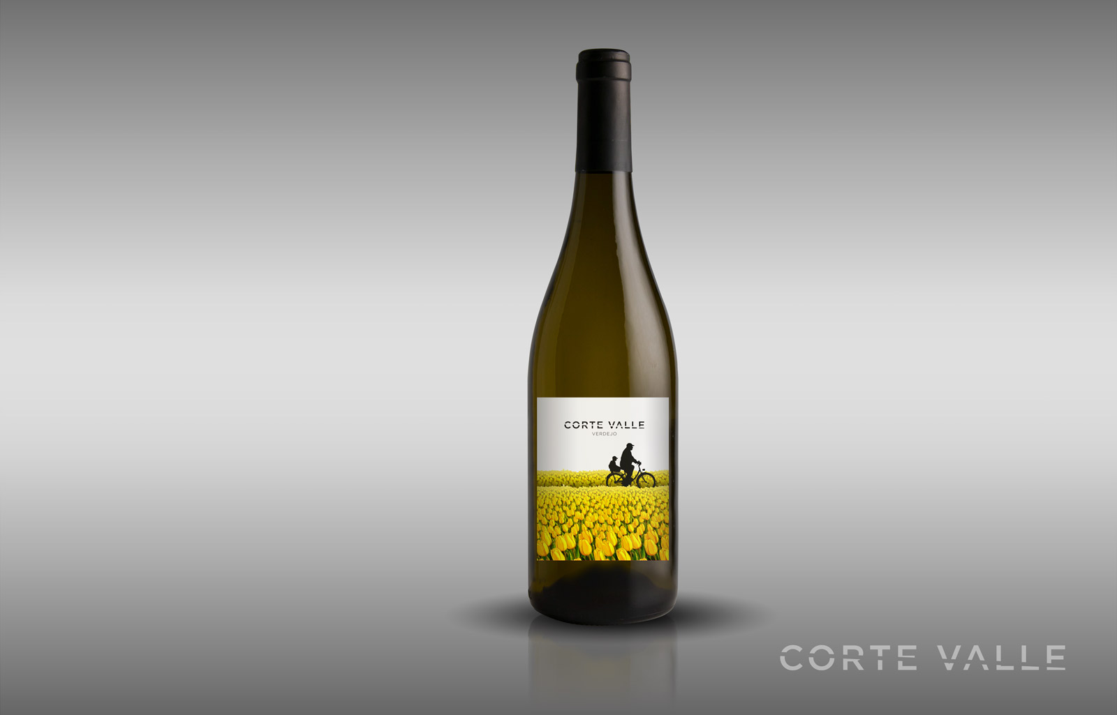 Diseño gráfico y creativo de etiquetas formato sleeve y packaging de vino para CORTEVALLE