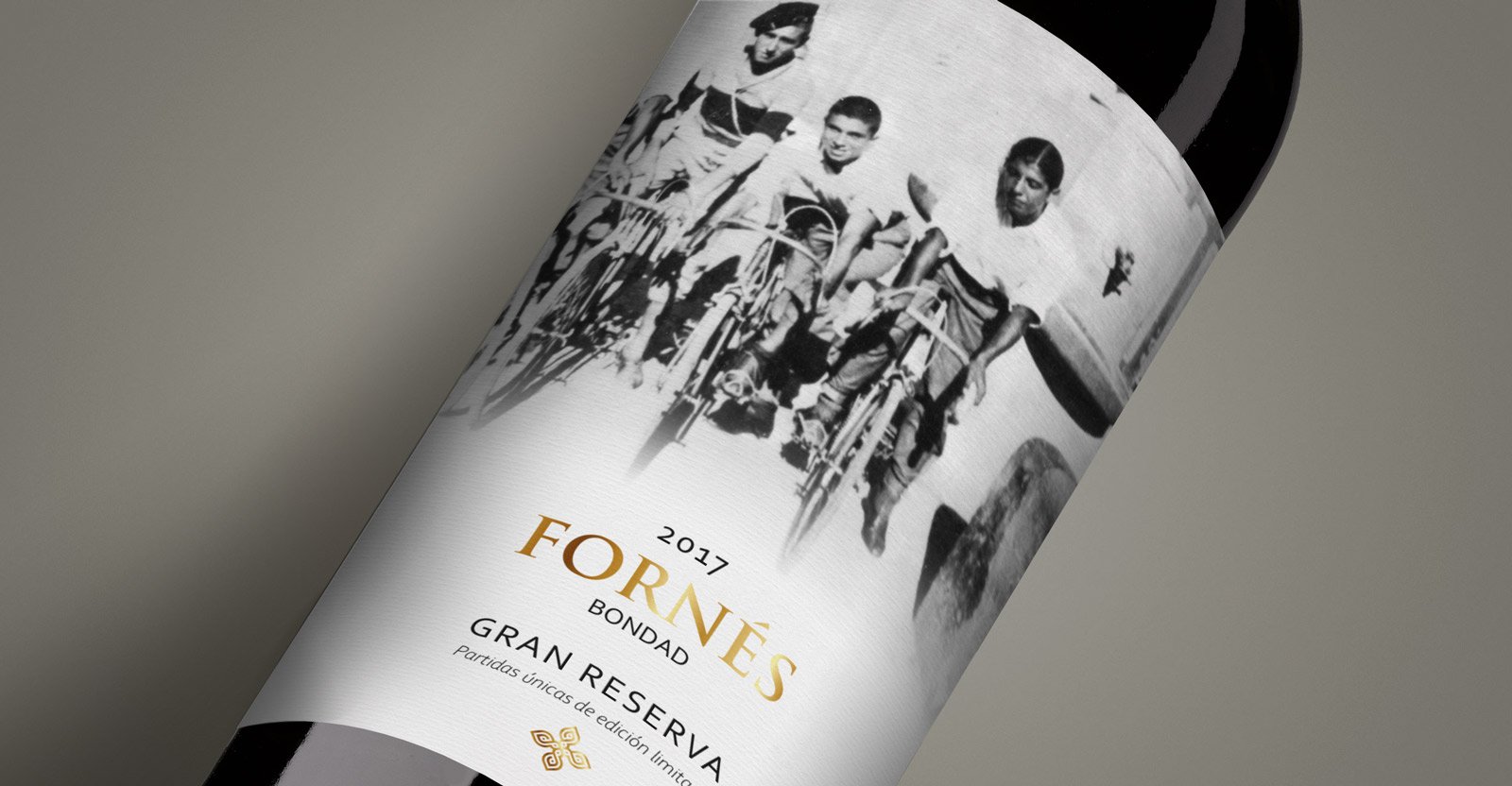 Graphic and creative design of wine labels and packaging for FORNÉS FAMILY