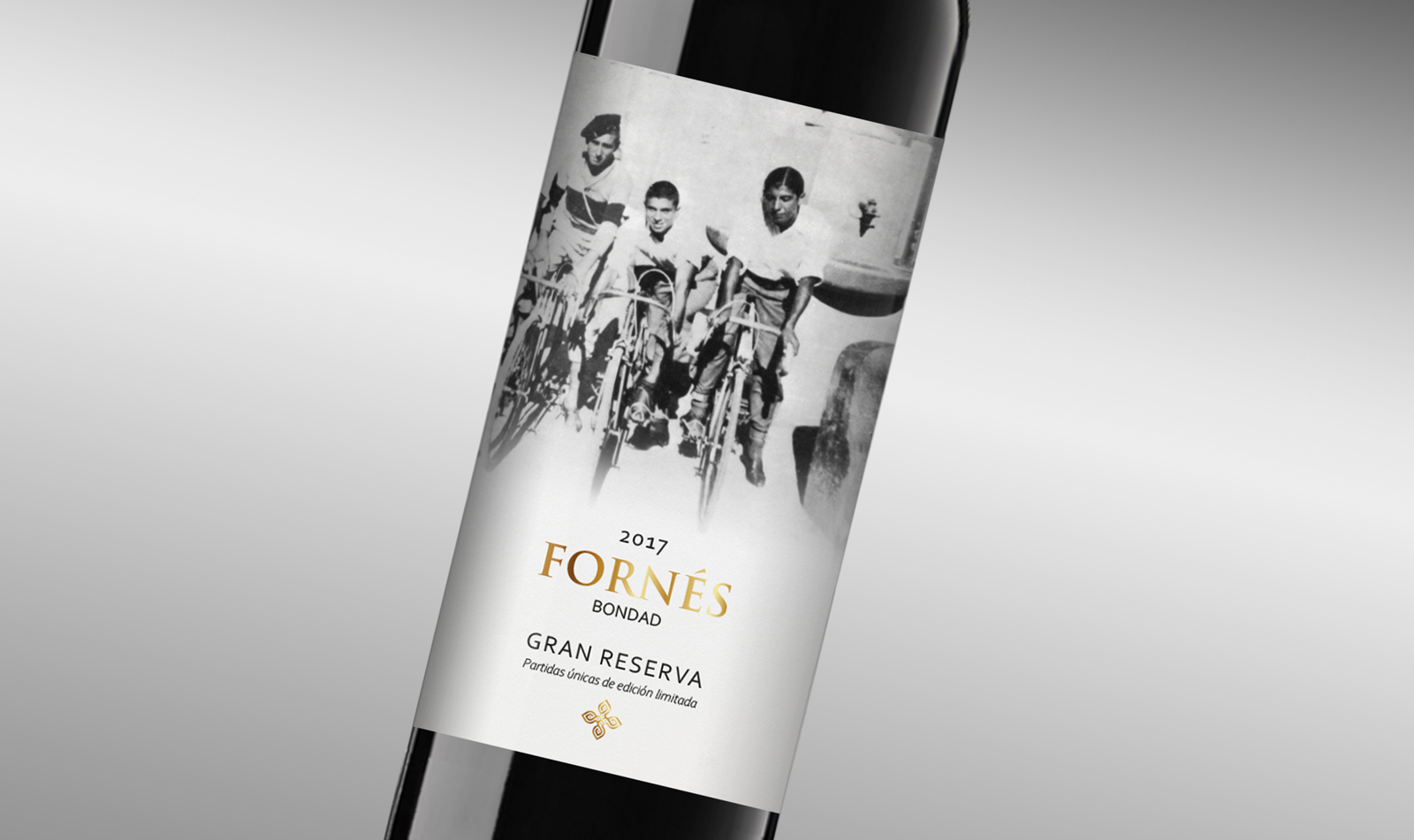 Graphic and creative design of wine labels and packaging for FORNÉS FAMILY