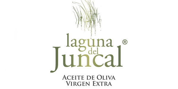 Portfolio of graphic and creative design works of extra virgin olive oil label design and packaging for LAGUNA DEL JUNCAL with sale in South America