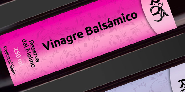 Diseño gráfico y creativo de etiquetas de aceite de oliva virgen extra para la marca VINAGRE RESERVA DEL MOLINO