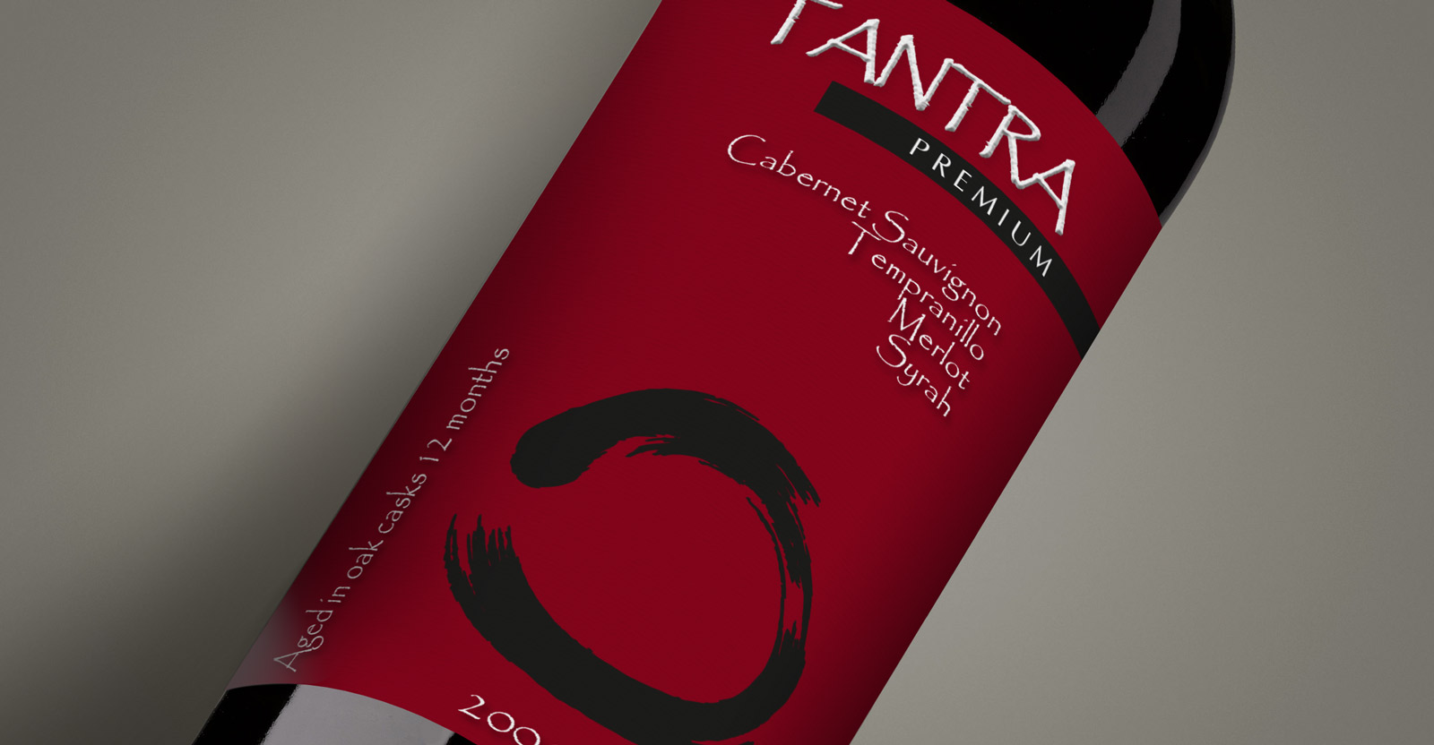 Portfolio of graphic and creative design works on wine labels and packaging for Spanish wine: TANTRA for wines and wineries