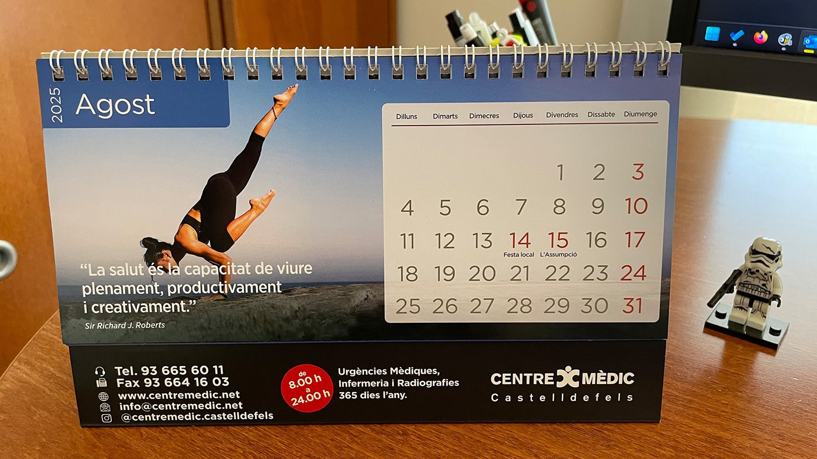 Diseño de calendario corporativo para centro médico: funcionalidad, branding y bienestar visual