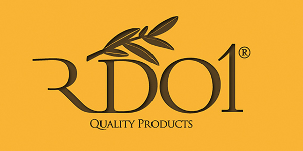 Portfolio of creative graphic design works of logo creation and corporate brand for extra virgin olive oil distributor: RAMA DE OLIVA